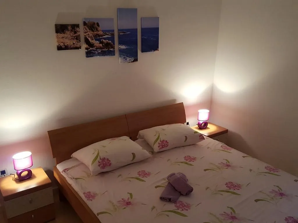Istria Holiday Home Villa Adriatic Kastelir  0*,  Croatia
